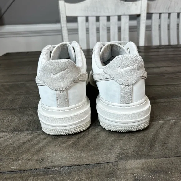 Nike Air Force One Luxe Summit White Sz 8